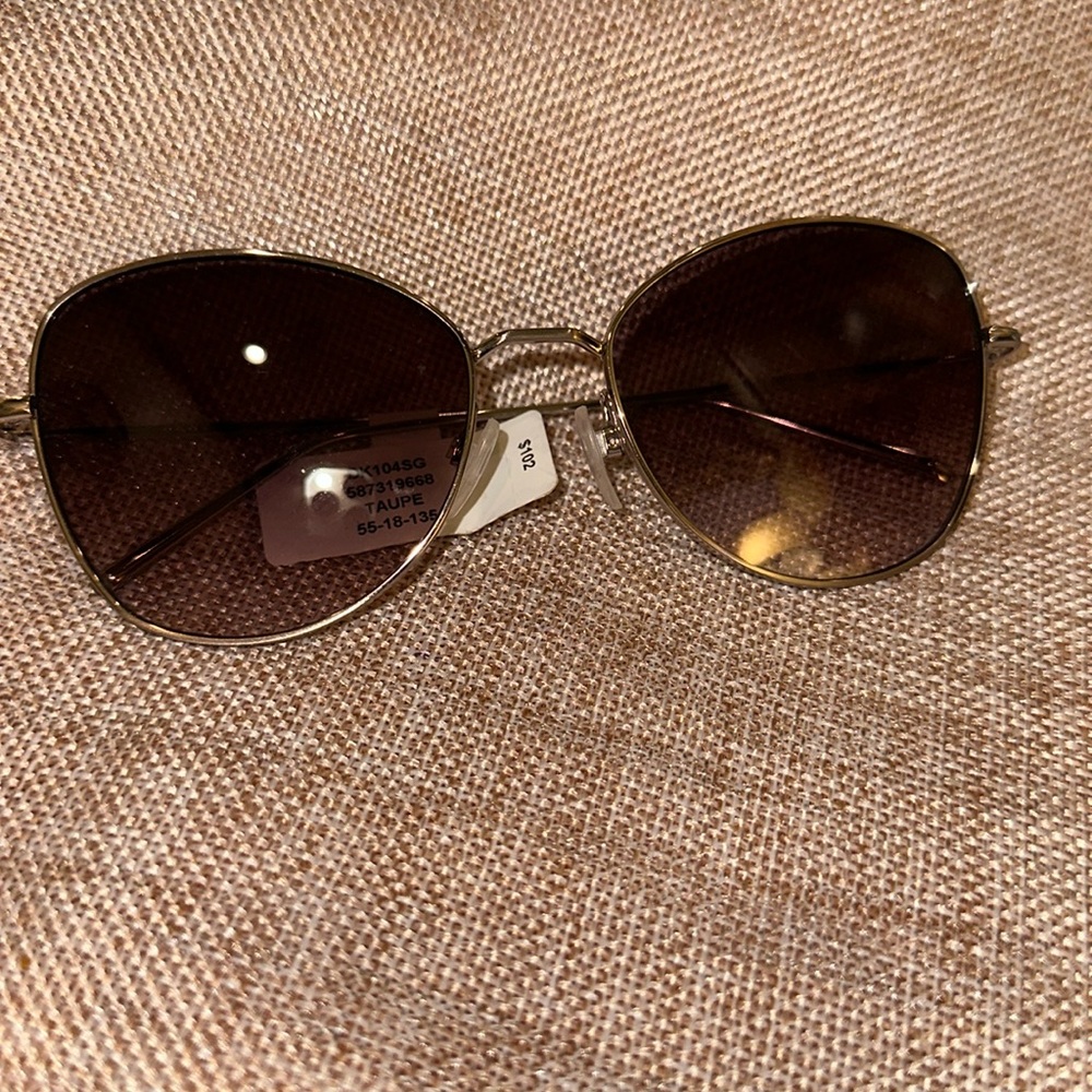 DKNY optician quality sunglasses! Unisex!